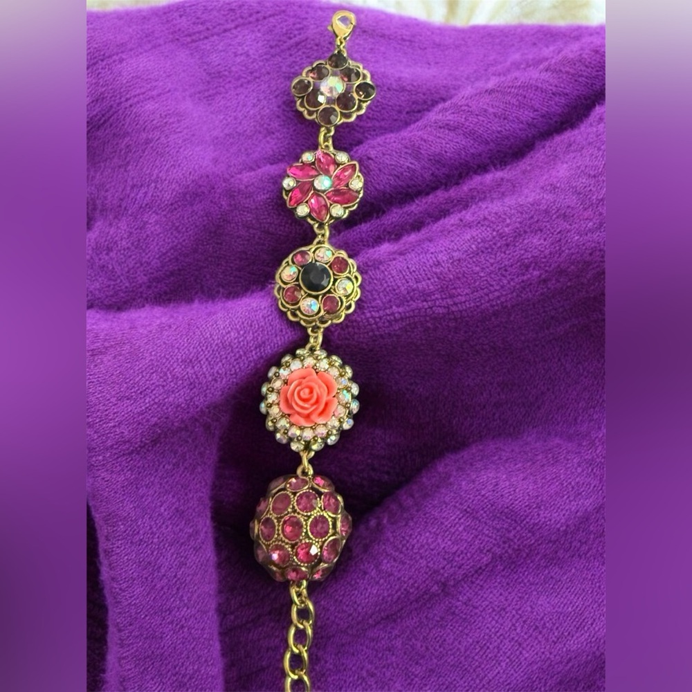 Elegant Floral Bracelet with Pink and Gold Accents